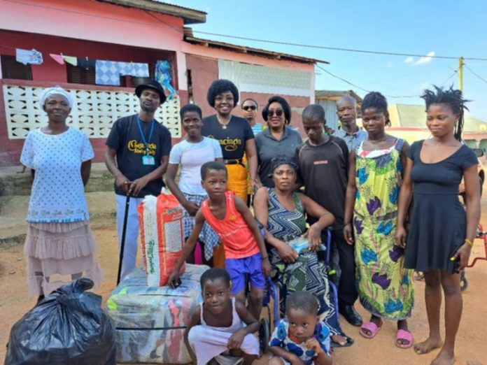 Mama-Effe-Host-of-Nhyira-Fm-Obra-Show-and-team-565x424 (Copy)