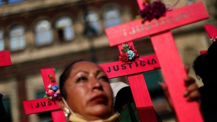 Mexican woman set on fire / Credit: REUTERS