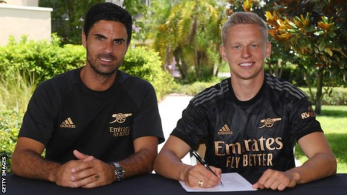 Oleksandr Zinchenko (right) has signed a 'long-term contract' with Mikel Arteta's side/ Photo credit: Getty Images Oleksandr Zinchenko (right) has signed a 'long-term contract' with Mikel Arteta's side/ Photo credit: Getty Images