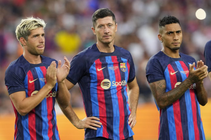 Barcelona's players (L-R) midfielder Sergi Roberto, striker Robert Lewandowski and Brazilian winger Rapinha react ahead of the Joan Gamper trophy soccer match between FC Barcelona and Pumas UNAM at Camp Nou stadium in Barcelona, Catalonia, Spain, 07 August 2022. EPA/Alejandro Garcia Barcelona's players (L-R) midfielder Sergi Roberto, striker Robert Lewandowski and Brazilian winger Rapinha react ahead of the Joan Gamper trophy soccer match between FC Barcelona and Pumas UNAM at Camp Nou stadium in Barcelona, Catalonia, Spain, 07 August 2022. EPA/Alejandro Garcia