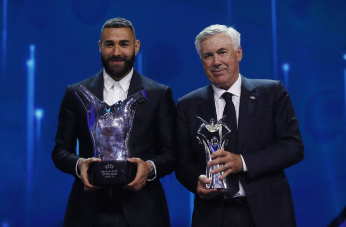 Soccer Football - 2021/22 UEFA Player and Coach of the Year Awards - Halic Congress Center, Istanbul, Turkey - August 25, 2022 Real Madrid's Karim Benzema poses with the men's player of the year award and the men's coach of the year award winner Real Madrid coach Carlo Ancelotti REUTERS/Murad Sezer