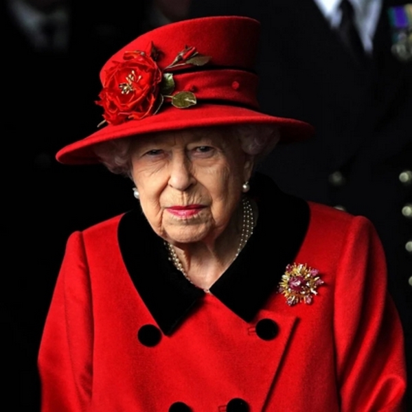 Queen-Elizabeth-424x424 (Copy) Queen Elizabeth II