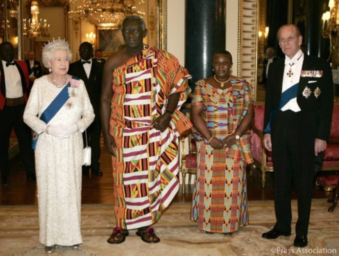 Queen-Elizabeth-II-and-Kufuor-561x424_1389x1050