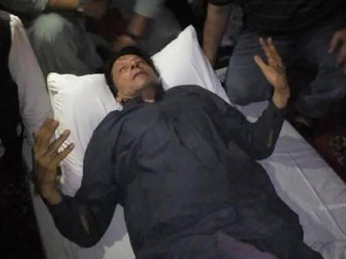 Former Pakistan PM shot, injured n assassination attempt