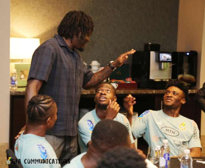 Sulley Muntari visits Black Stars camp