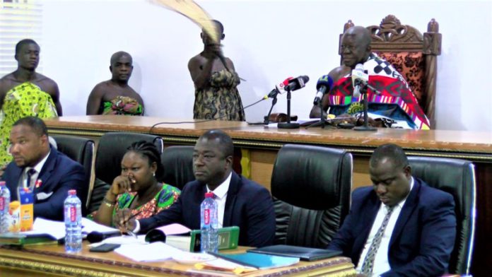 Asantehene-addressing-Ashanti-Regional-House-of-Chiefs-754x424 (Copy)