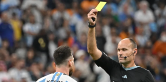 Lahoz was criticised for how he officiated Argentina's win against the Netherlands / ALBERTO PIZZOLI/GettyImages