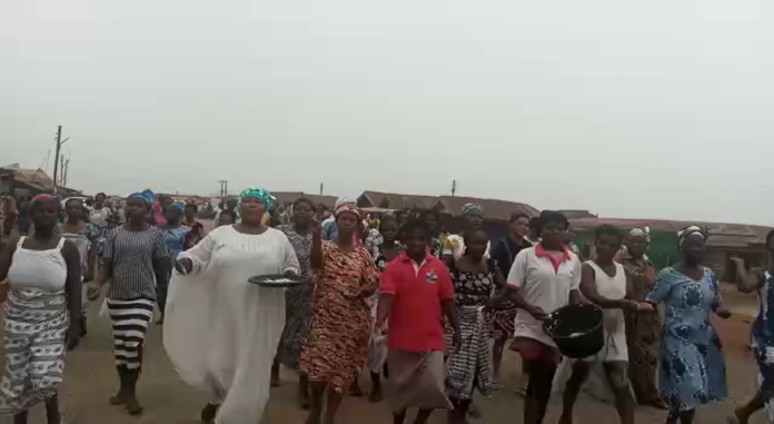 Adrobaa school bus accident: Chief perform rituals after death of 5 pupils