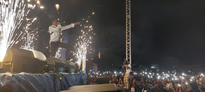 Wizkid performing in Benin
