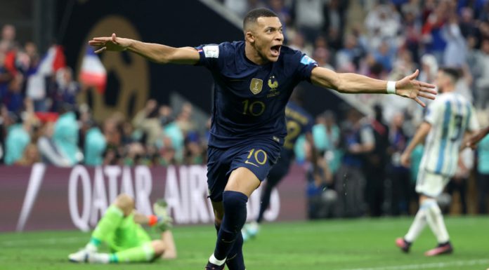 kylian-mbappe-hands-221218g1050