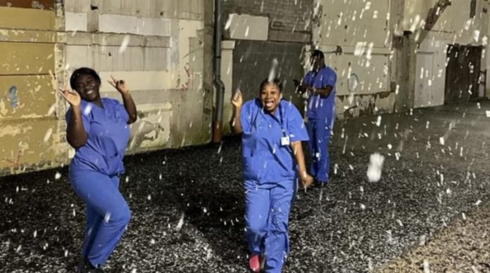 Ghanaian-nurses-dance-in-snow-761x424 (Copy)