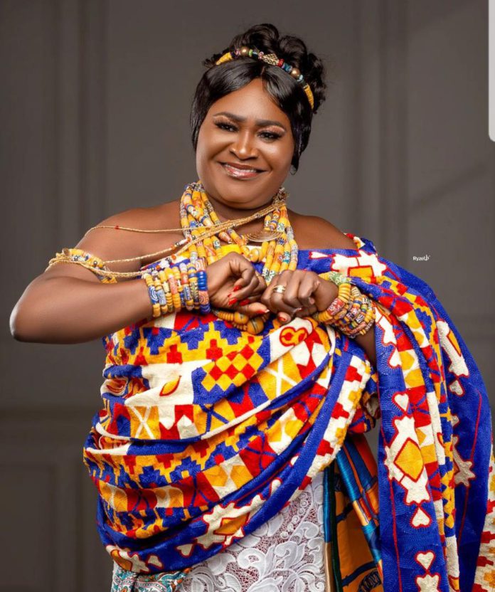 Akyere Bruwaa stuns in beautiful Kente ensemble for 50th birthday Photo Credit: @image.palace/Instagram