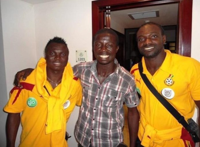 Kwaku Manu chilling with Essien, Muntari, John Mensah