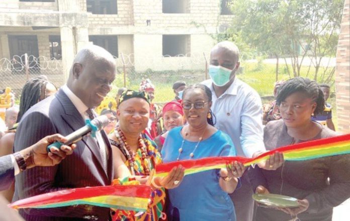 Kwesi Anin Yeboah (left), the Chief Justice, being assisted by Ursula Owusu-Ekuful (3rd from left),MP for Ablekuma West, and Nii Adote Odaawulu I of the Sempe Traditional Council, to cut the tape to inaugurate the new court building