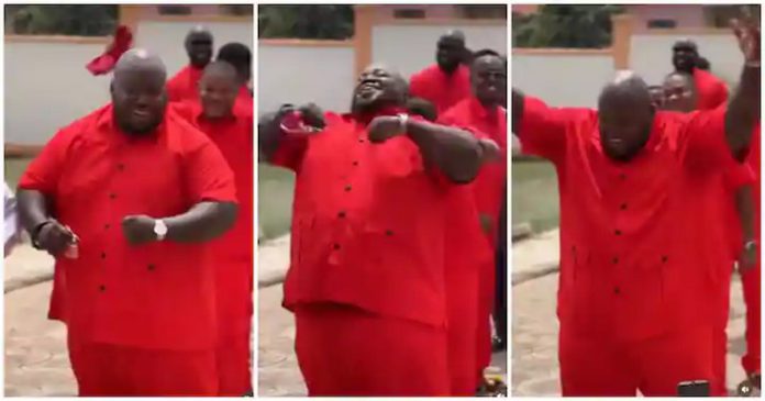 Ghanaian groomsman rocking orange kaftan shows off his dance moves. source: @live_with_kwaku Ghanaian groomsman rocking orange kaftan shows off his dance moves. source: @live_with_kwaku