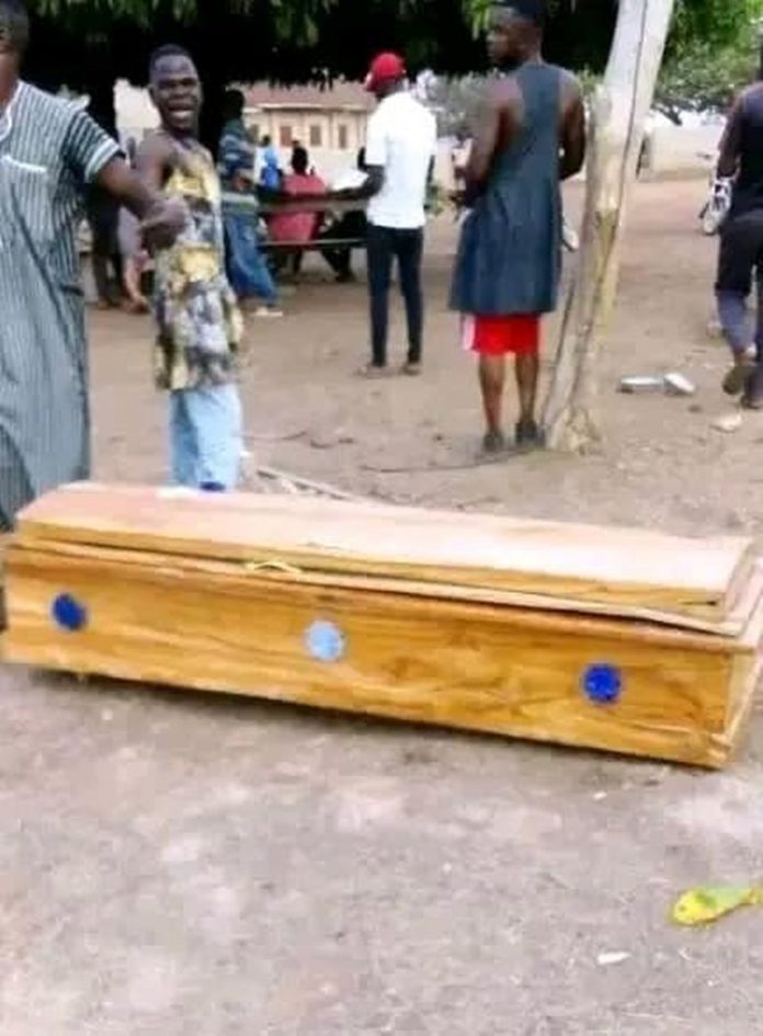 coffin_773x1050