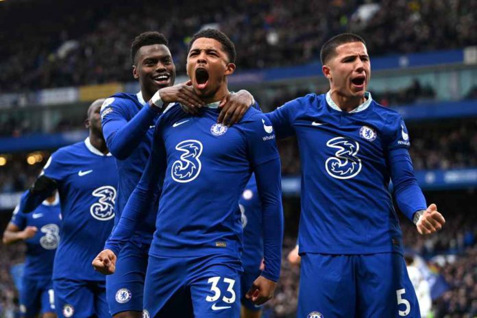 wesley-fofana-chelsea-celebrates-teammates-800298887