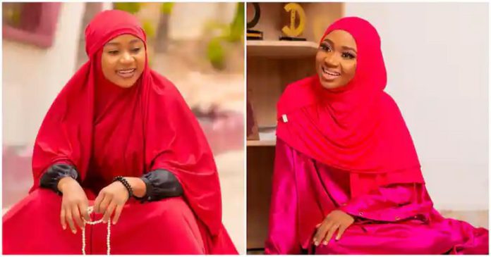 Akuapem Poloo dazzling in her hijab. Image Credit: @akuapem_poloo Akuapem Poloo dazzling in her hijab. Image Credit: @akuapem_poloo