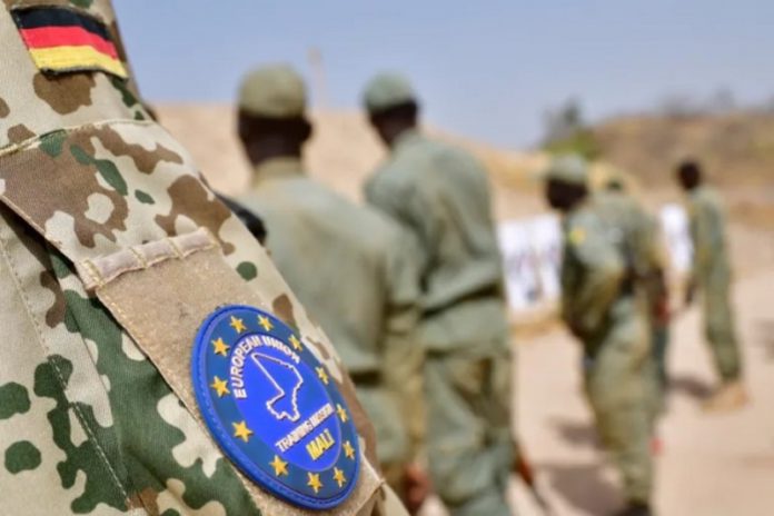 EU-Mission-troops-pictured-during-a-shooting-class-at-a-training-compound-on-March-10-2017-in-Koulikoro-Mali-where-the-interim-presidents-chief-of-staff-was-one-of-four-murdered-people-636x424 (Copy)