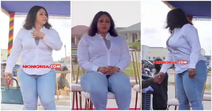 Adwoa Safo rocking white top on jeans. Image Credit: @nkonkonsa @zionfelixdotcom Adwoa Safo rocking white top on jeans. Image Credit: @nkonkonsa @zionfelixdotcom