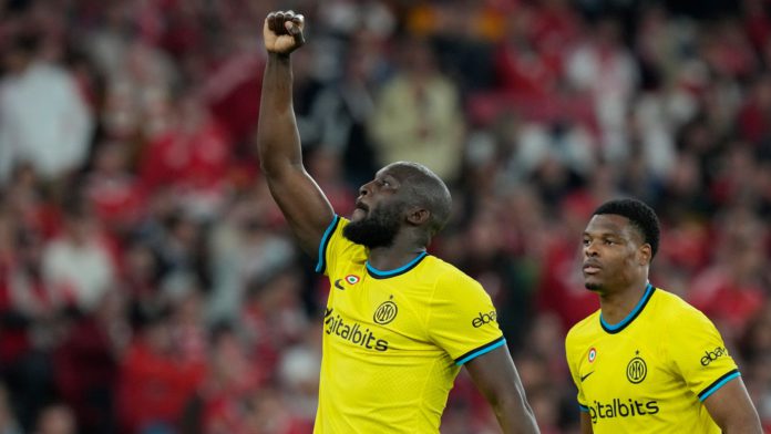 Romelu Lukaku celebrates putting Inter 2-0 up at Benfica Romelu Lukaku celebrates putting Inter 2-0 up at Benfica