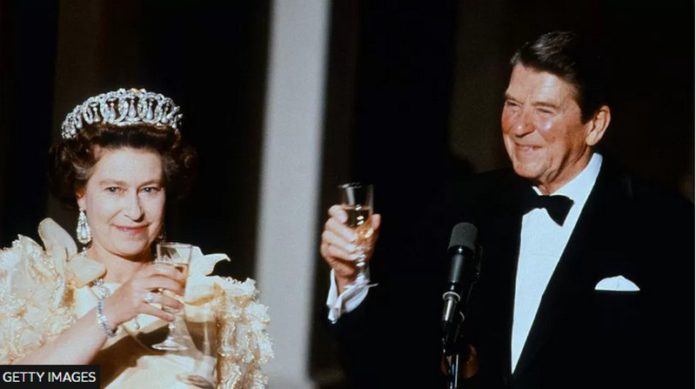 Queen Elizabeth II and Ronald Reagan at a San Francisco banquet in 1983 Queen Elizabeth II and Ronald Reagan at a San Francisco banquet in 1983