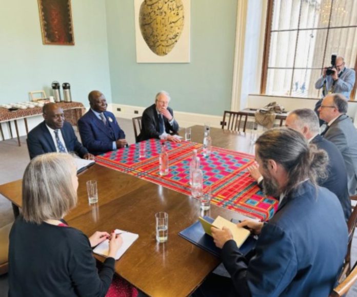 Otumfuo with technical advisors and the team of The British Museum led by its Director