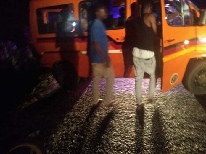robber attack passengers
