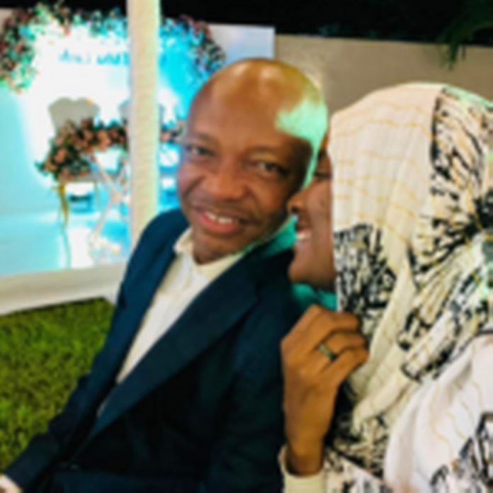 Ras mubarak and wife_1050x1050