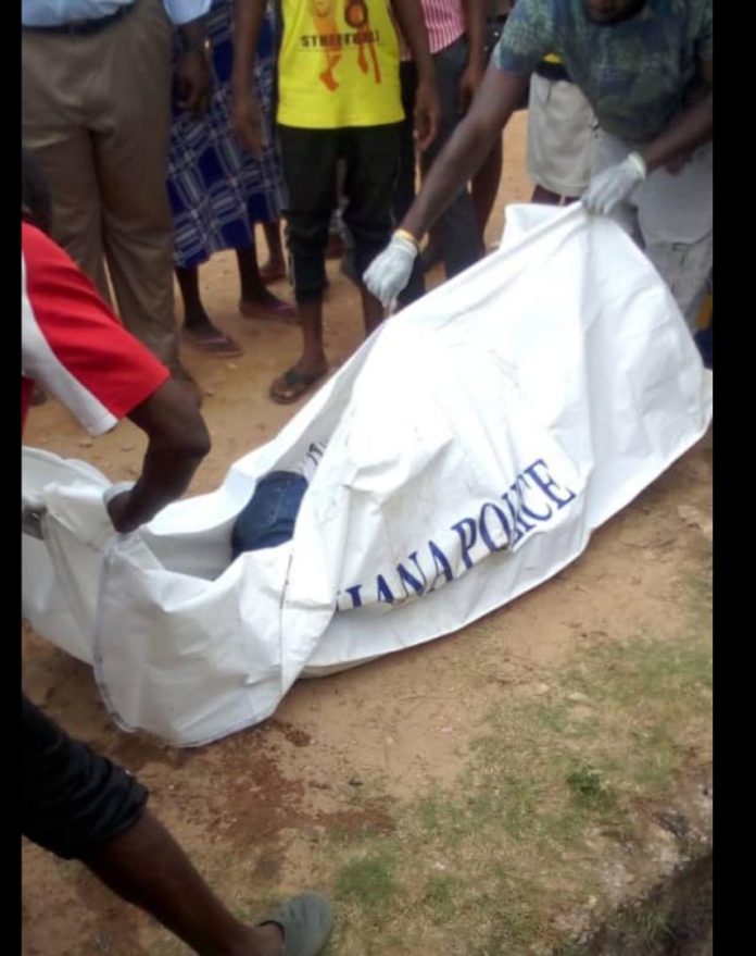 Man found dead in gutter at Santa Maria; residents suspect foul play