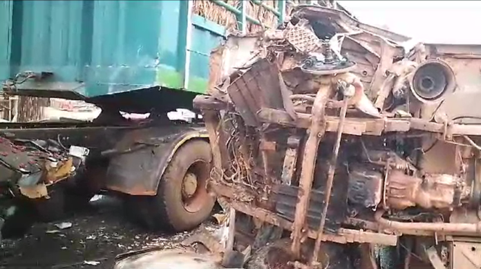Driver leg severed, mate injured in gory accident in Goma Dominase