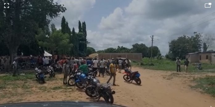 Gonja Youth besiege Yagbonwura’s palace Gonja Youth besiege Yagbonwura’s palace