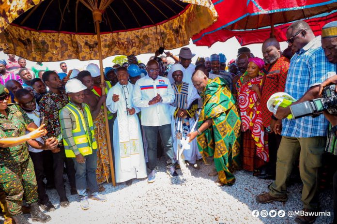 Bawumia_cuts_sod_Ejurahospital4 (Copy)