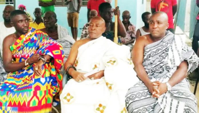 Nana-Baffour-Kotei-Sramah-Ababio-Chief-of-Breman-middle (Copy)