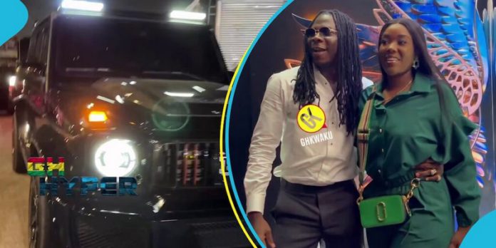 Stonebwoy and his wife ride in a 2023 Registered Mercedes AMG G63. Image Credit: @ghkwaku Stonebwoy and his wife ride in a 2023 Registered Mercedes AMG G63. Image Credit: @ghkwaku