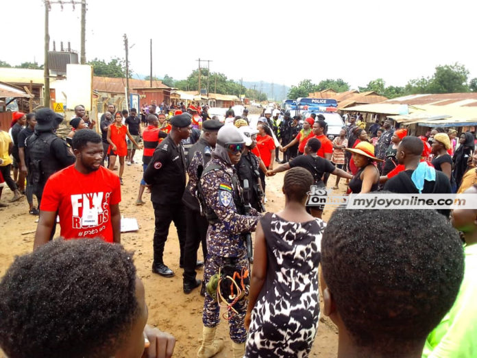 Shai-Osudoku-District-bad-road-protest-3