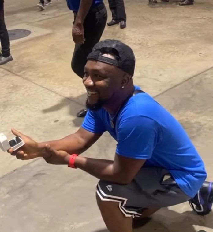 Archipalago proposes to his lover