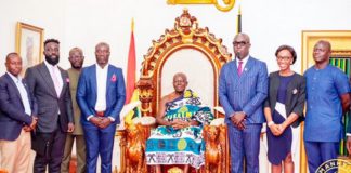Otumfuo Osei Tutu II with the project team