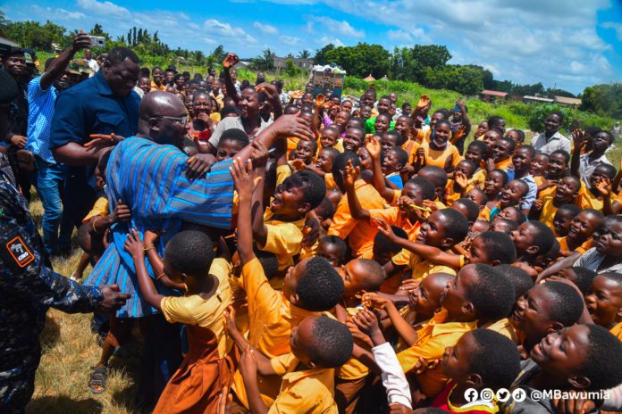 Bawumia school children