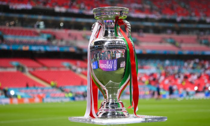 Uefa-Euro-trophy-1