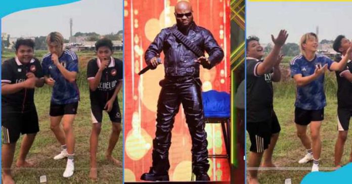 King Promise and Indonesian men Photo Source: taiyojr.10 King Promise and Indonesian men Photo Source: taiyojr.10