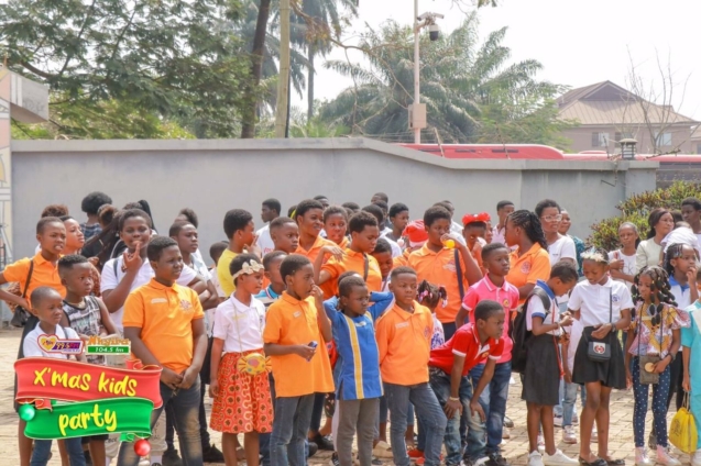 Luv-FM-Xmas-Kids-Party-2-637x424-1