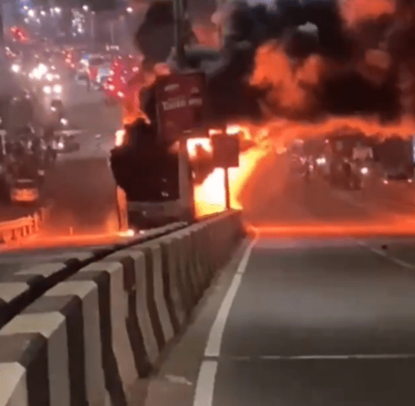 bus-fire-433x424 (1)