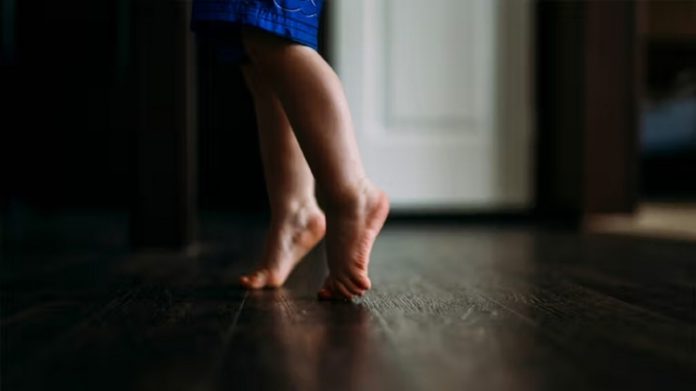 tiptoe tiptoe
