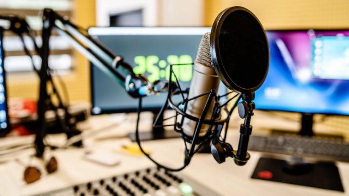 Radio-studio-754x424