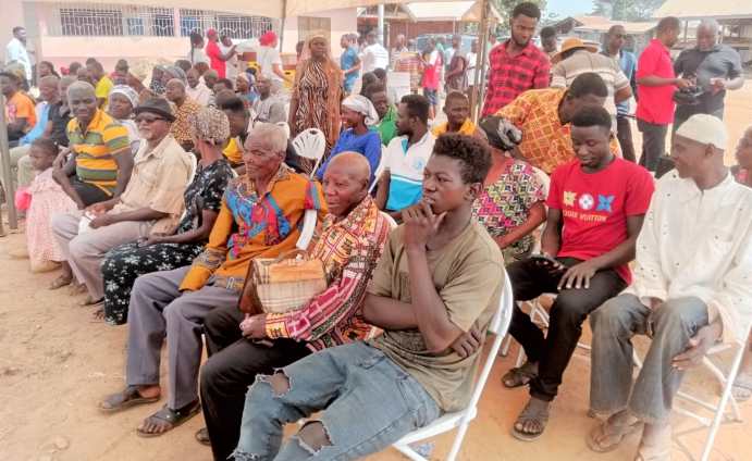Some-farmers-waiting-to-be-screened-691x424