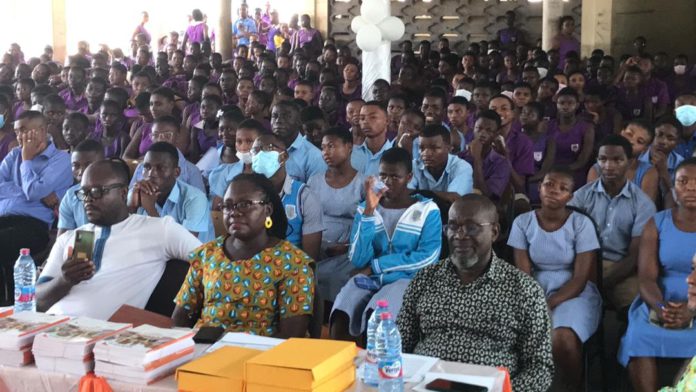 Parents urged to cultivate habit of speaking local language with children at home