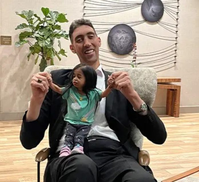 World's tallest man meets shortest woman