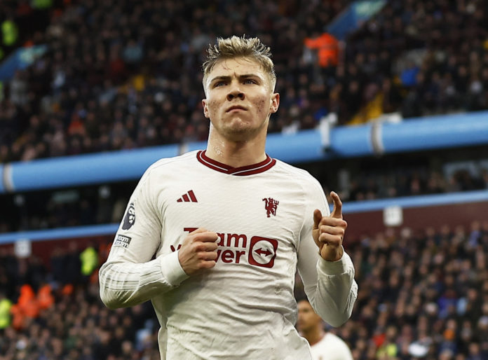 Premier League - Aston Villa v Manchester United