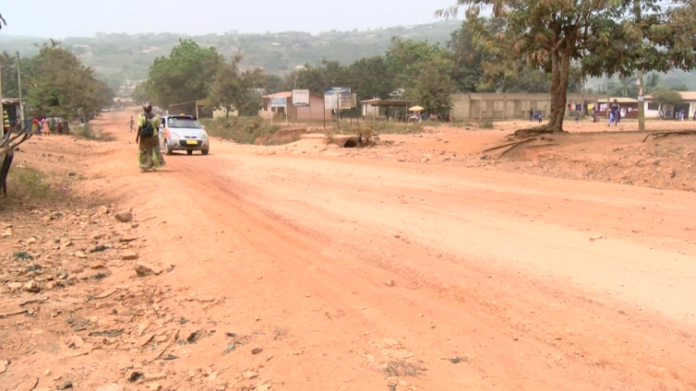 Adamorobe-road-754x424
